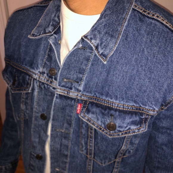 LEVIS - Classic Men’s Vintage Fit Trucker Jacket - Picture 6 of 10